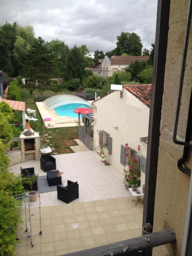 Studio Avec Piscine Privee Jardin Clos Et Wifi A Saint Jean D'Angely Kültér fotó